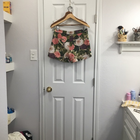 Chic shorts perfect condition - Picture 2 of 4